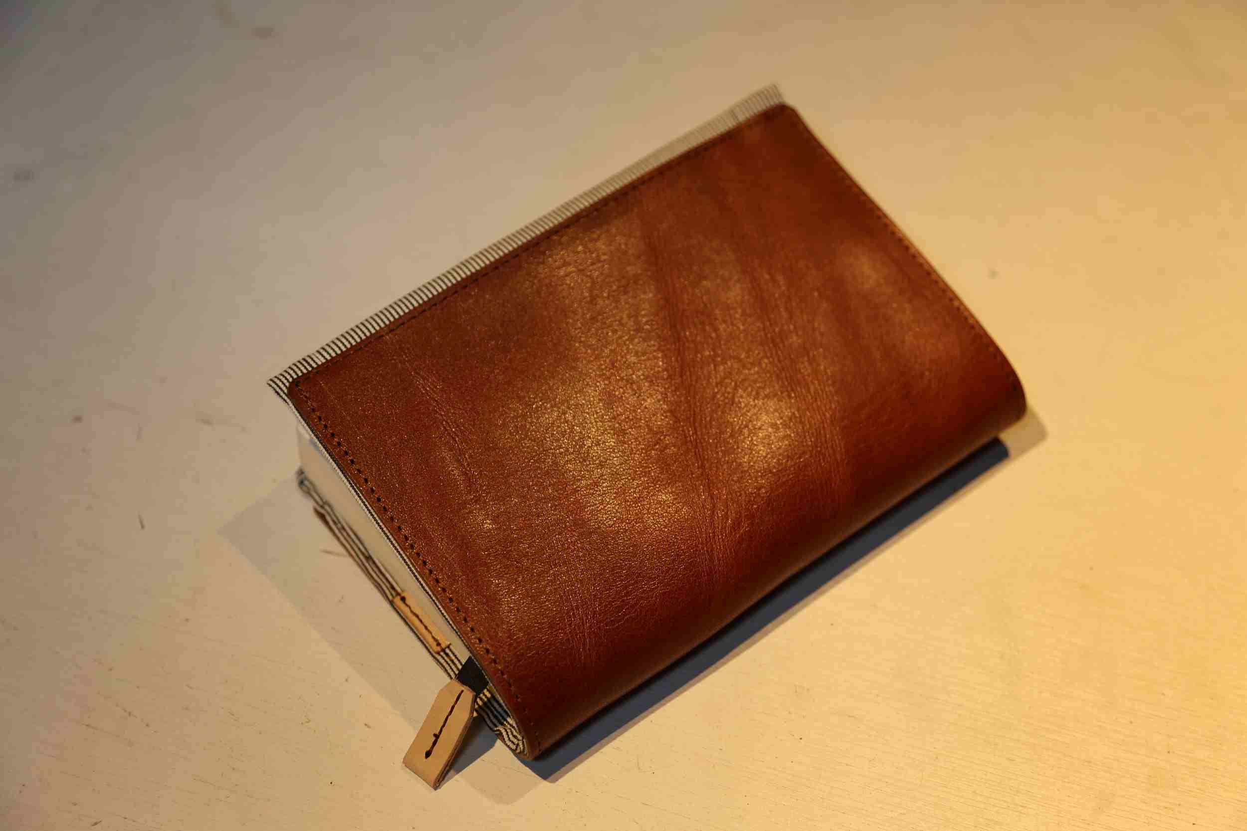 レザーブックカバー