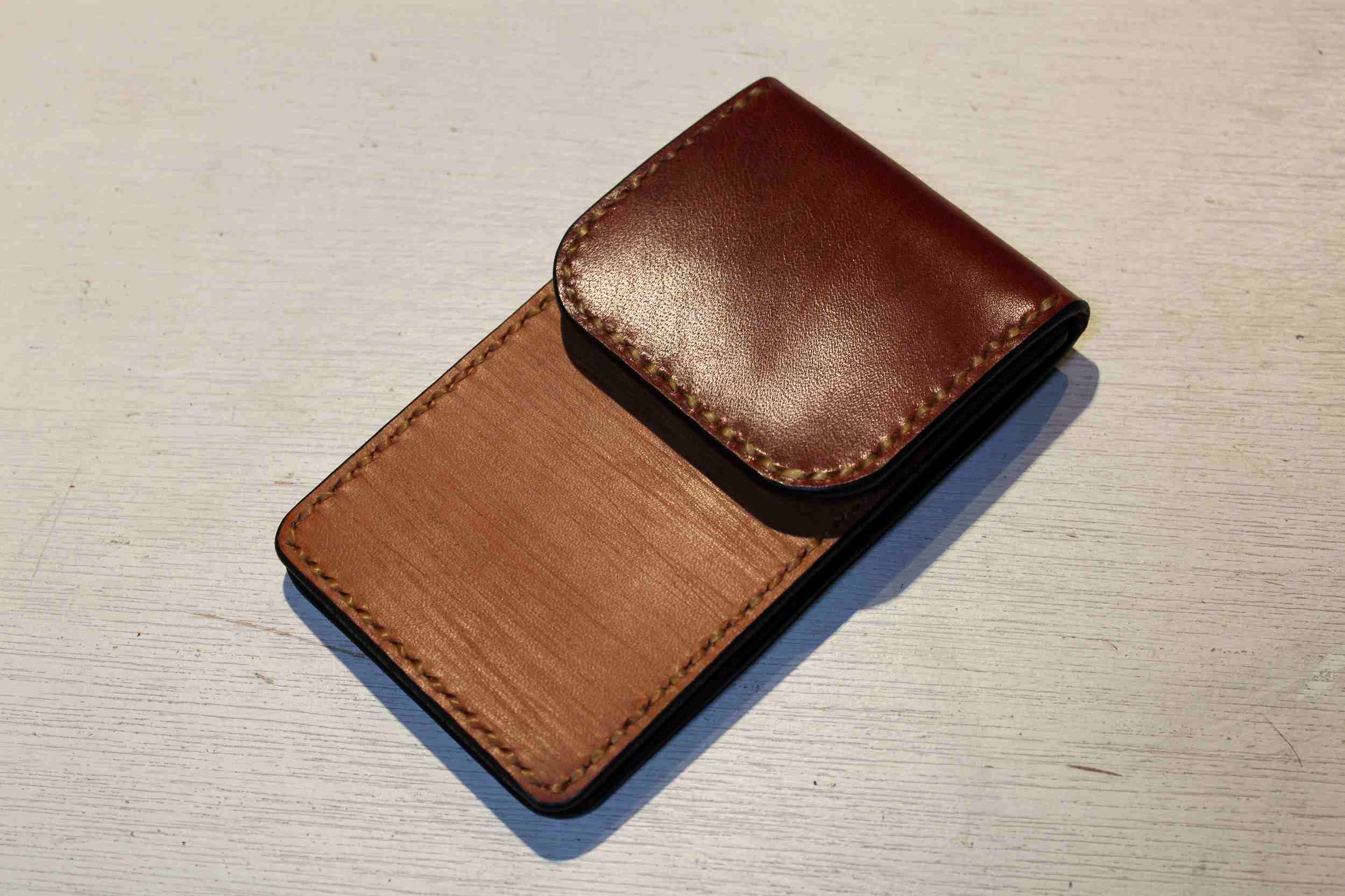 ベルトホールドレザースマホケースの画像