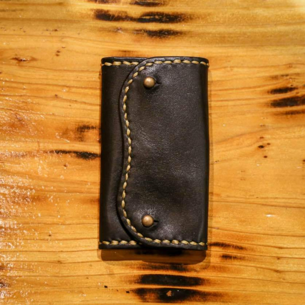 フラップ開閉式レザーコインケース内側|本革製・手縫い・スナップボタン・コンパクト財布・小銭収納画像8