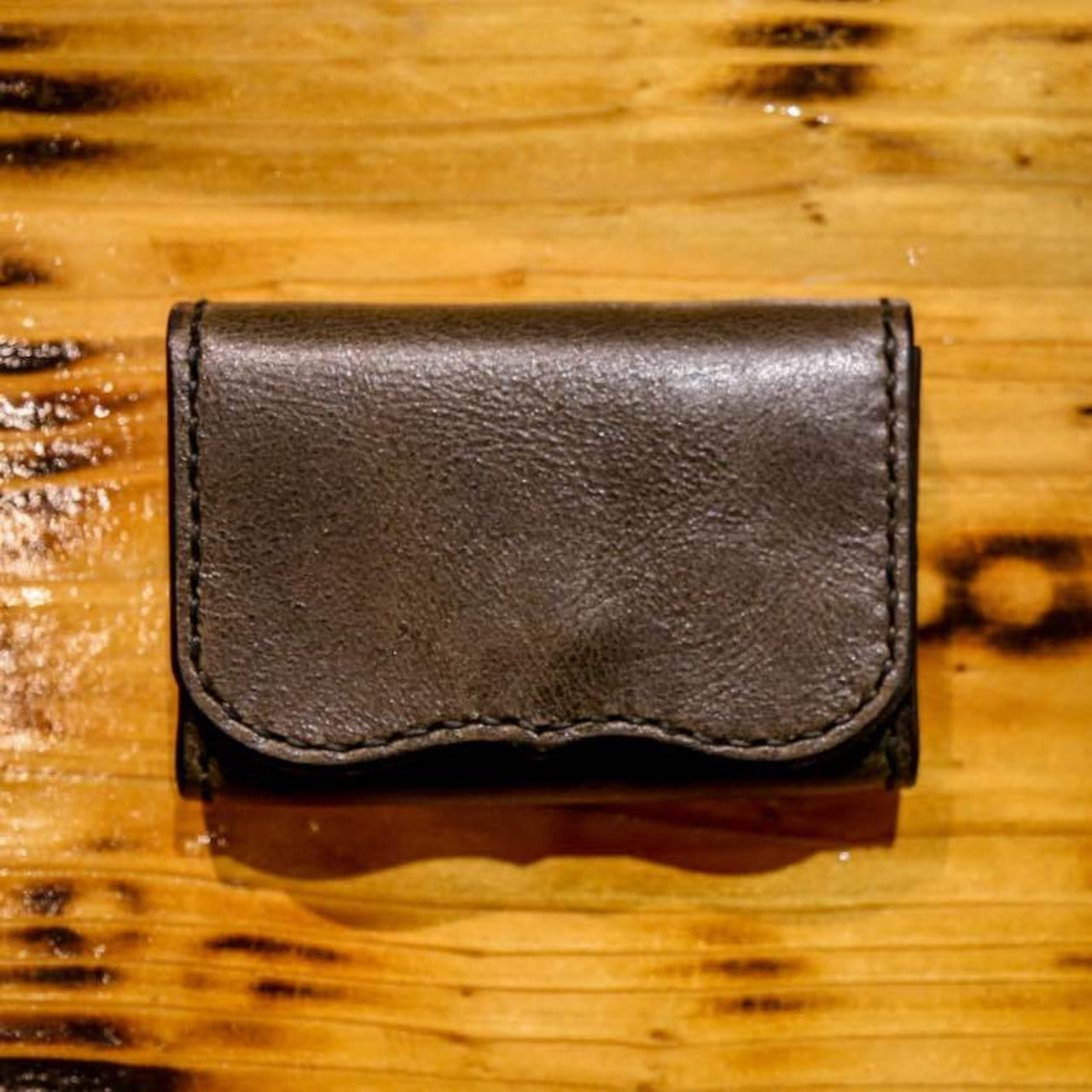 フラップ開閉式レザーコインケース内側|本革製・手縫い・スナップボタン・コンパクト財布・小銭収納画像4