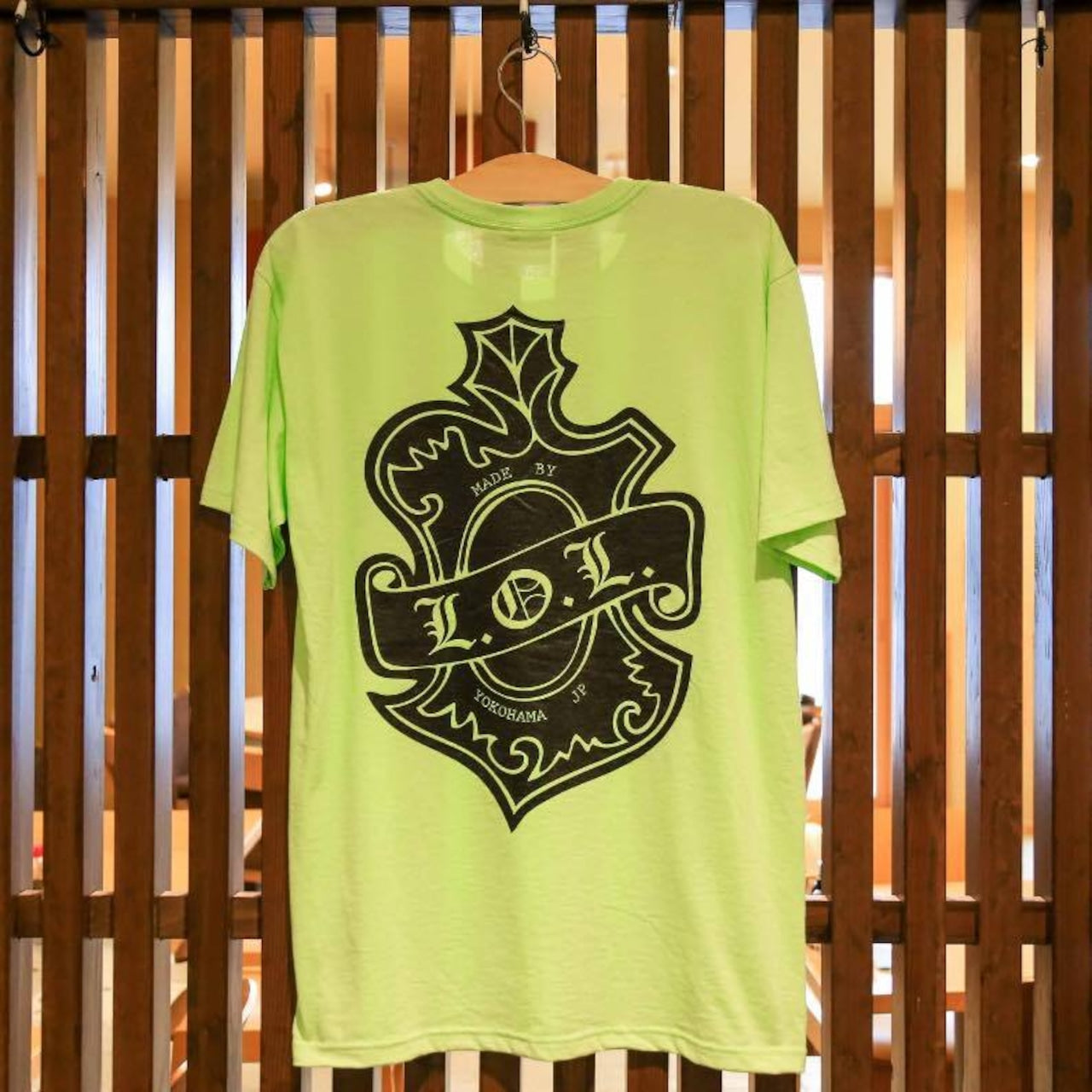 ライトグリーンのLOLロゴTシャツ|ストリートファッション・プリント半袖Tシャツ画像3