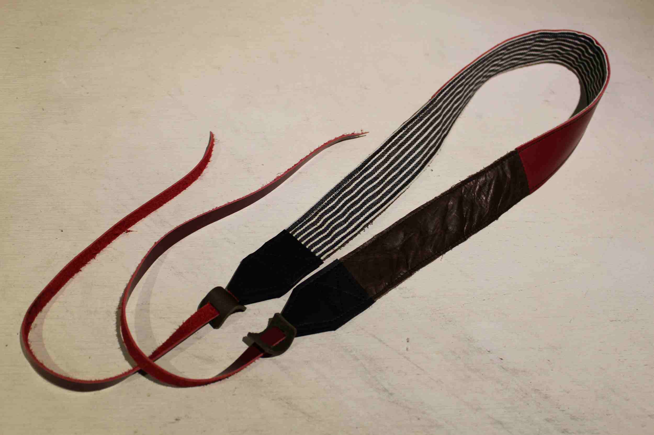 ストライプ柄レザーストラップ|金具付きナチュラル革仕様のハンドメイドショルダーストラップ画像2