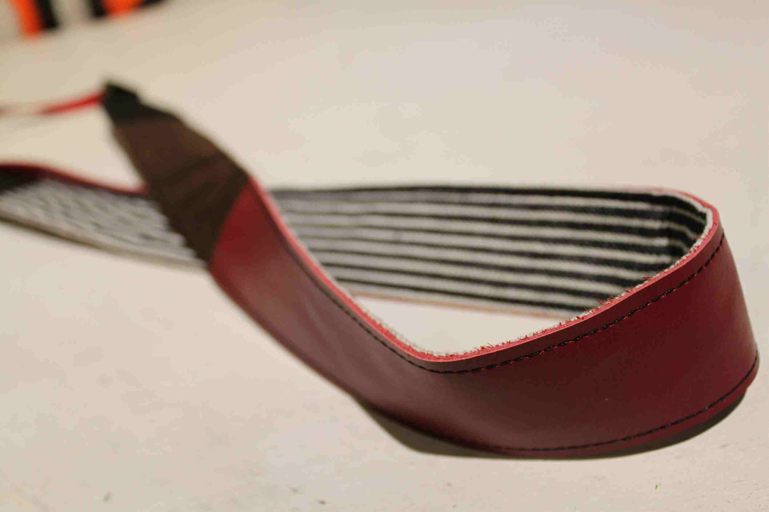 レッドレザーストラップ|金具付きナチュラル革仕様のハンドメイドショルダーストラップ画像2