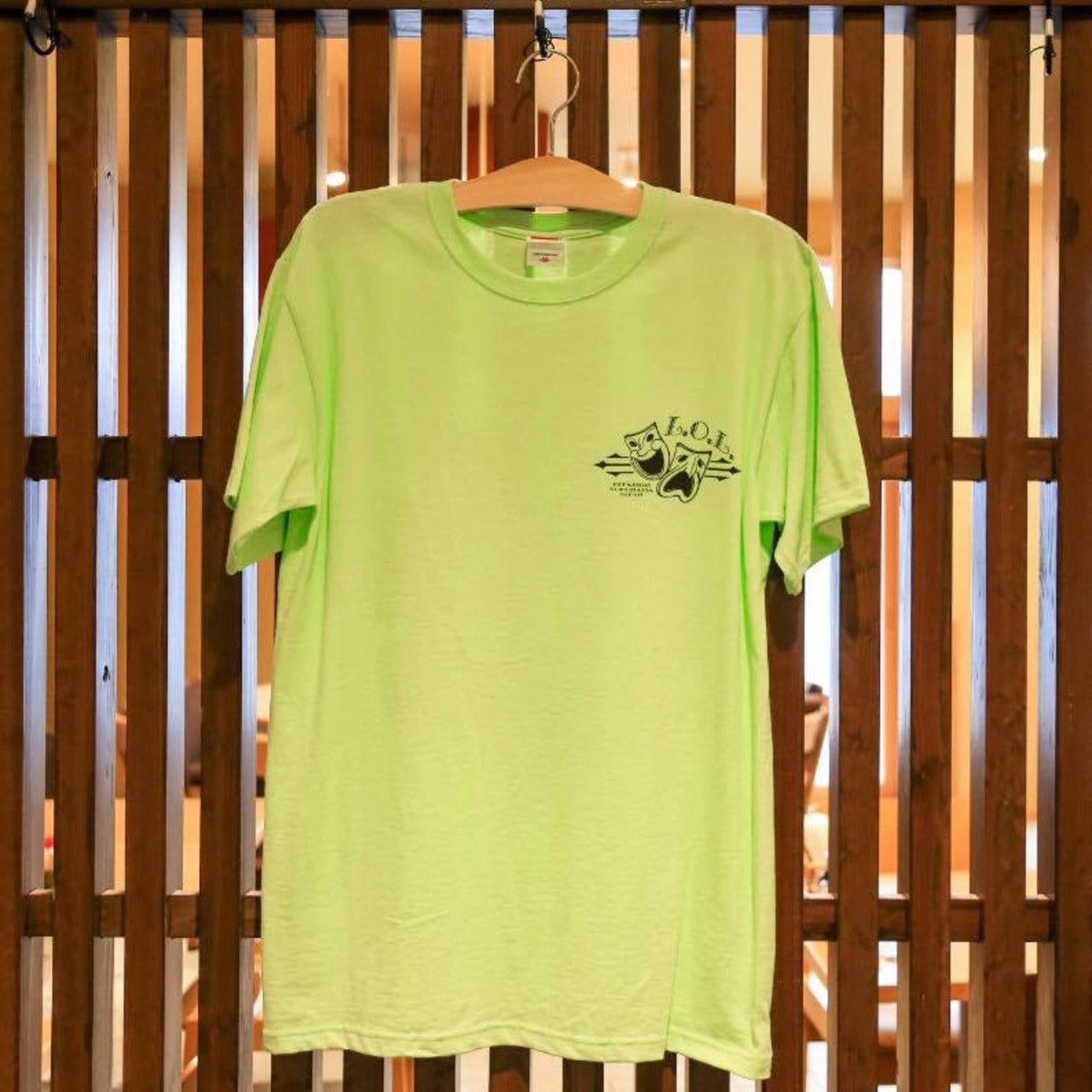ライトグリーンのLOLロゴTシャツ｜ストリートファッション・プリント半袖Tシャツ