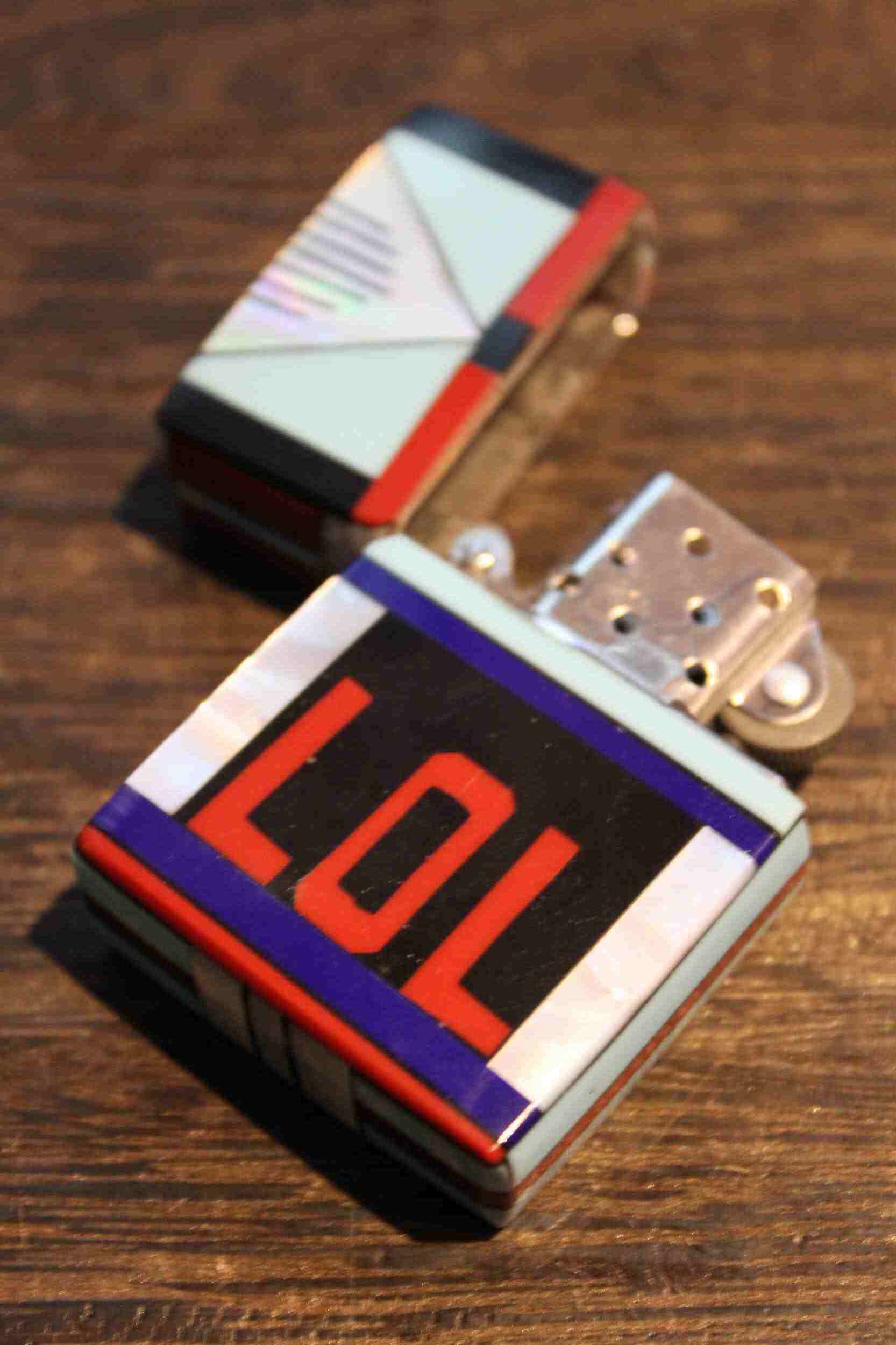 LOLデザインのカスタムZIPPOライター｜インレイ装飾・ヴィンテージ加工・ライターコレクション向けジッポーケース画像３