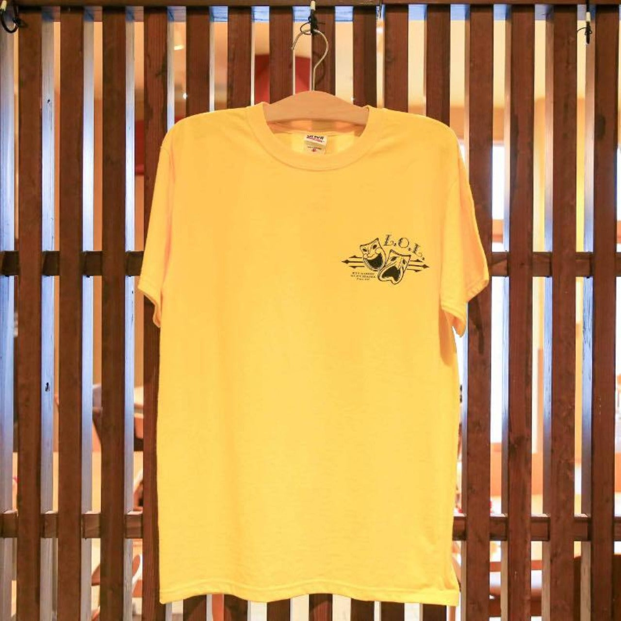 イエローのLOLロゴTシャツ｜ストリートファッション・プリント半袖Tシャツ