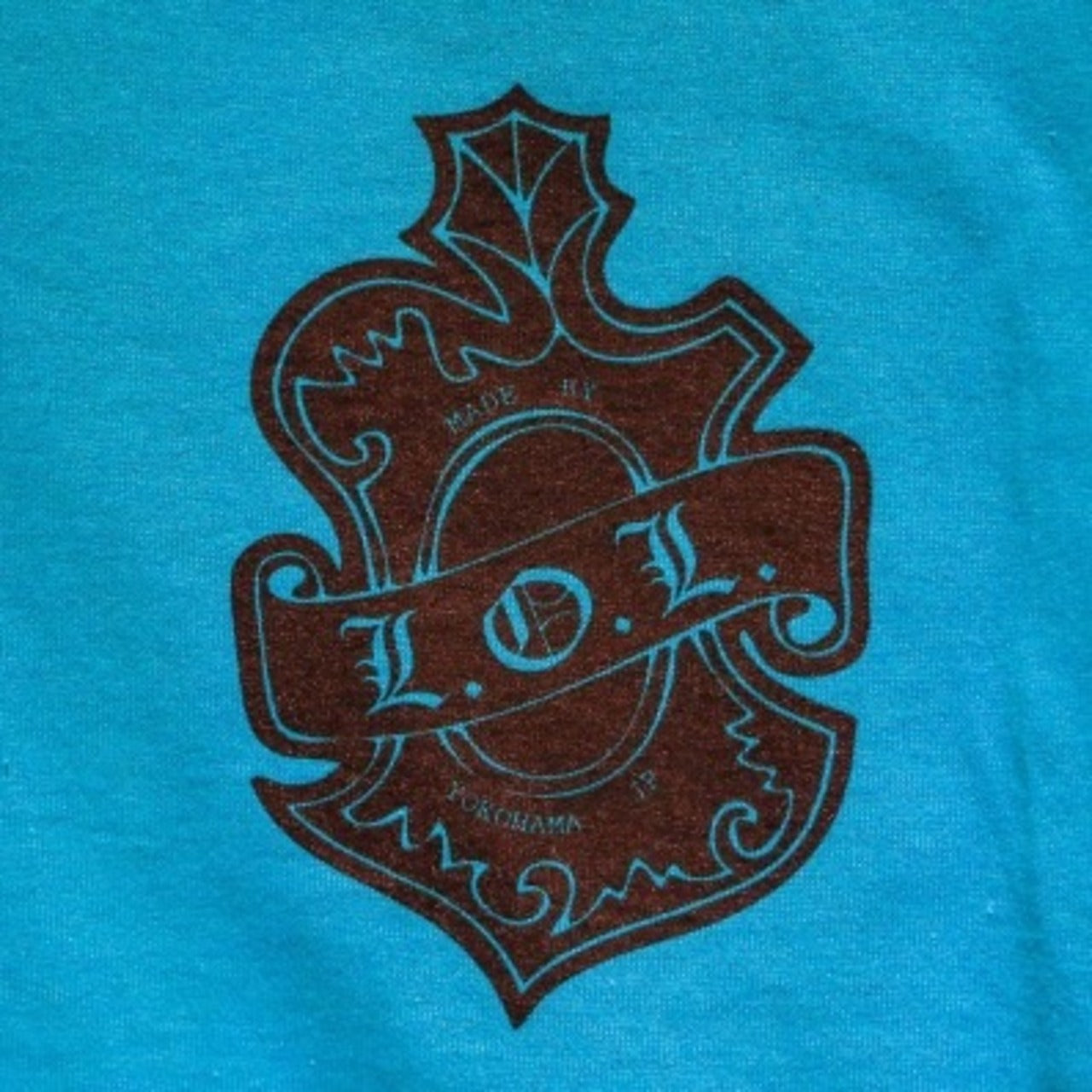 LOLロゴ入り青Tシャツ｜ストリート系ファッション・半袖・ビビッドカラー・カジュアルウェア画像３